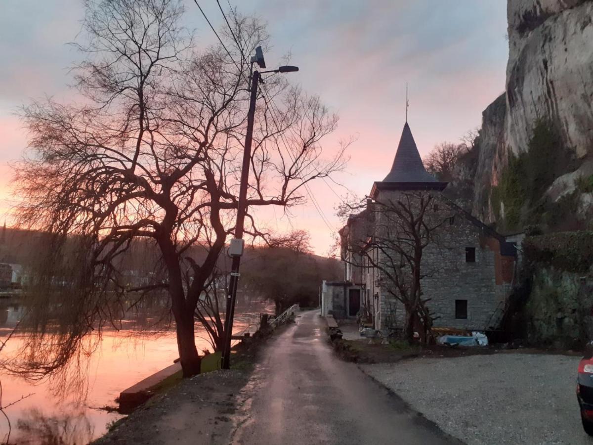 Villa Pieds Dans L'Eau Private Wellness Bordure De Meuse Lustin Esterno foto