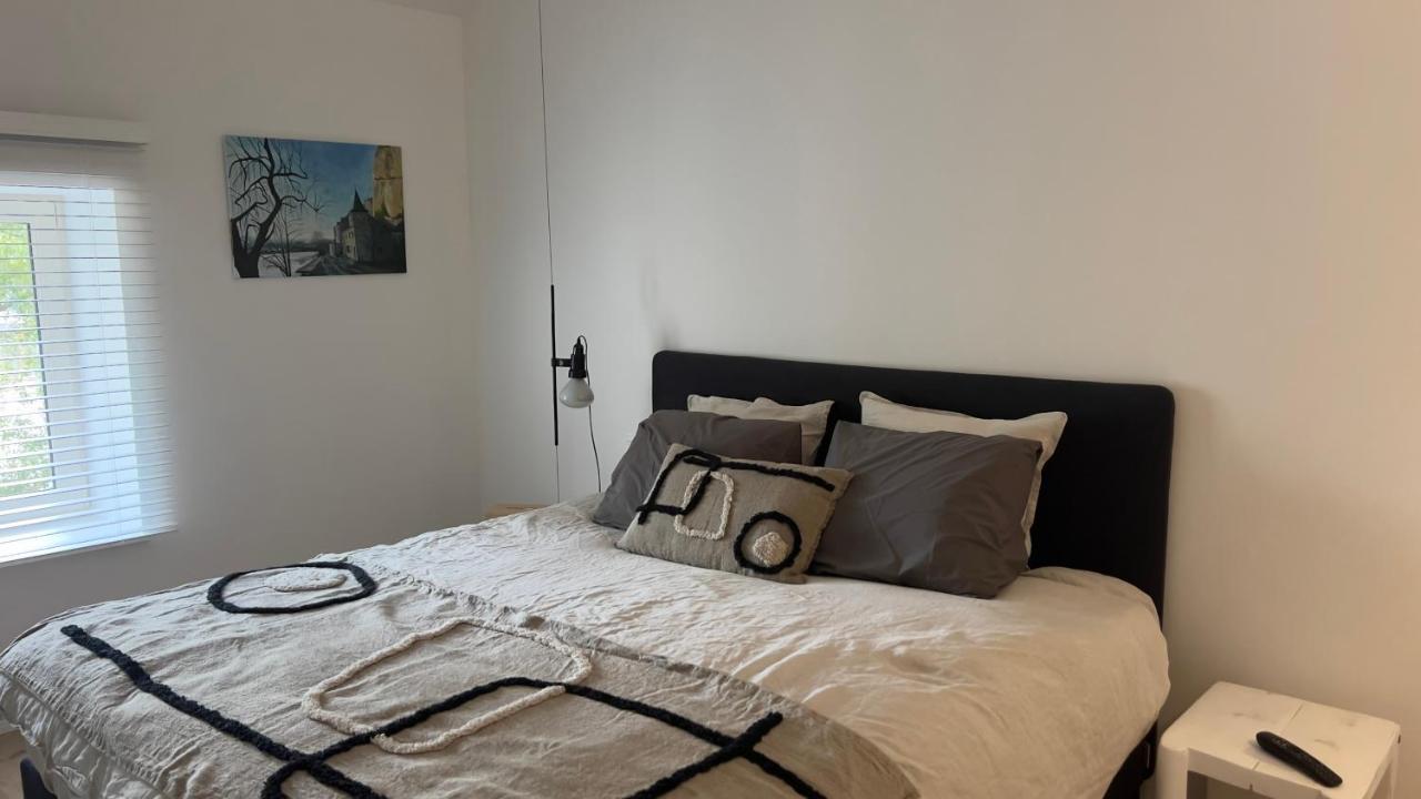 Villa Pieds Dans L'Eau Private Wellness Bordure De Meuse Lustin Esterno foto