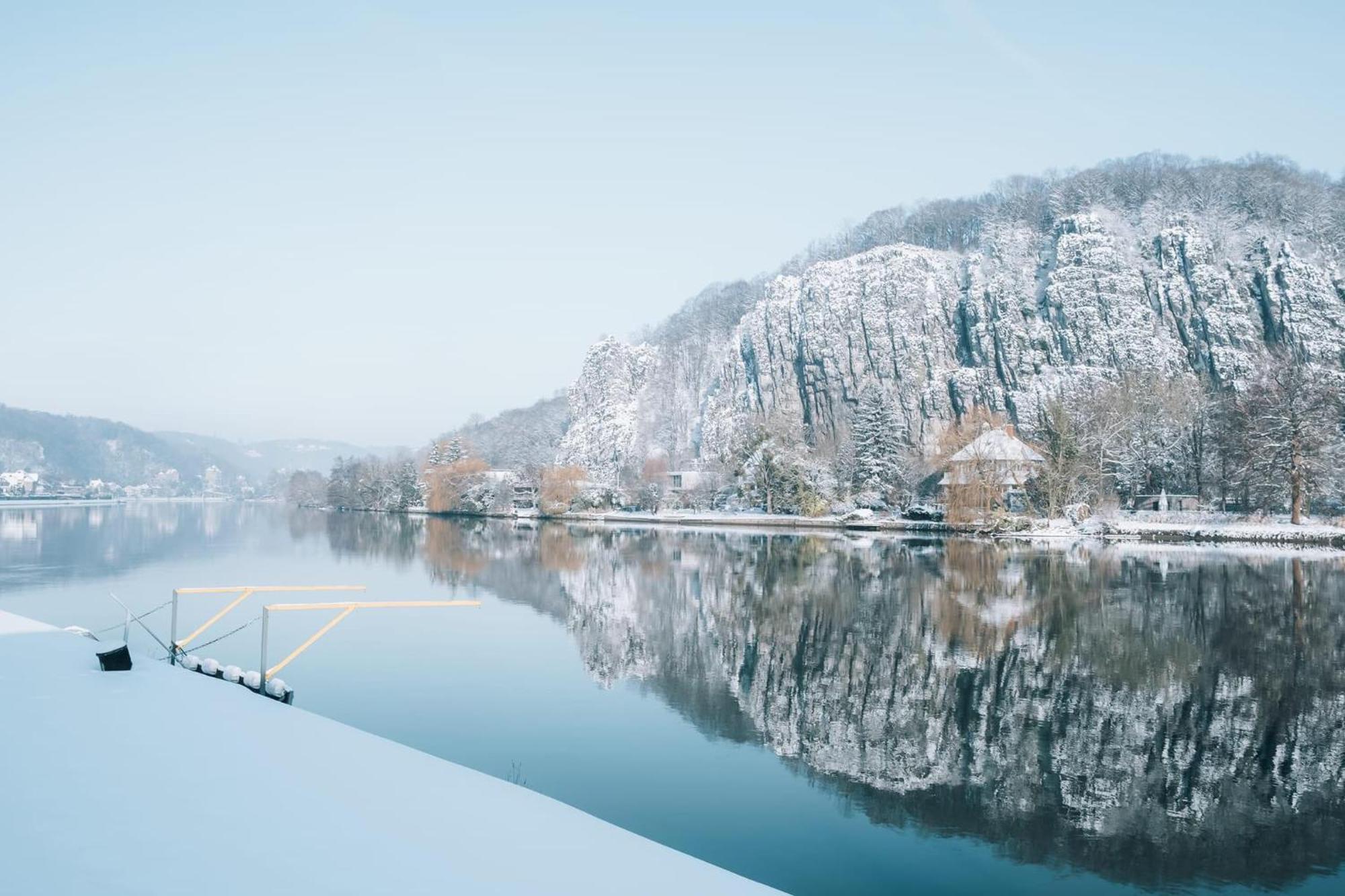 Villa Pieds Dans L'Eau Private Wellness Bordure De Meuse Lustin Esterno foto