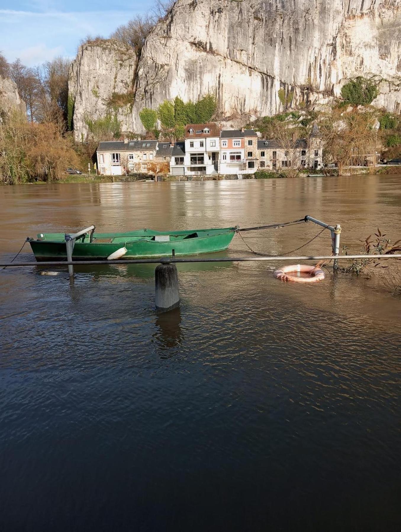 Villa Pieds Dans L'Eau Private Wellness Bordure De Meuse Lustin Esterno foto
