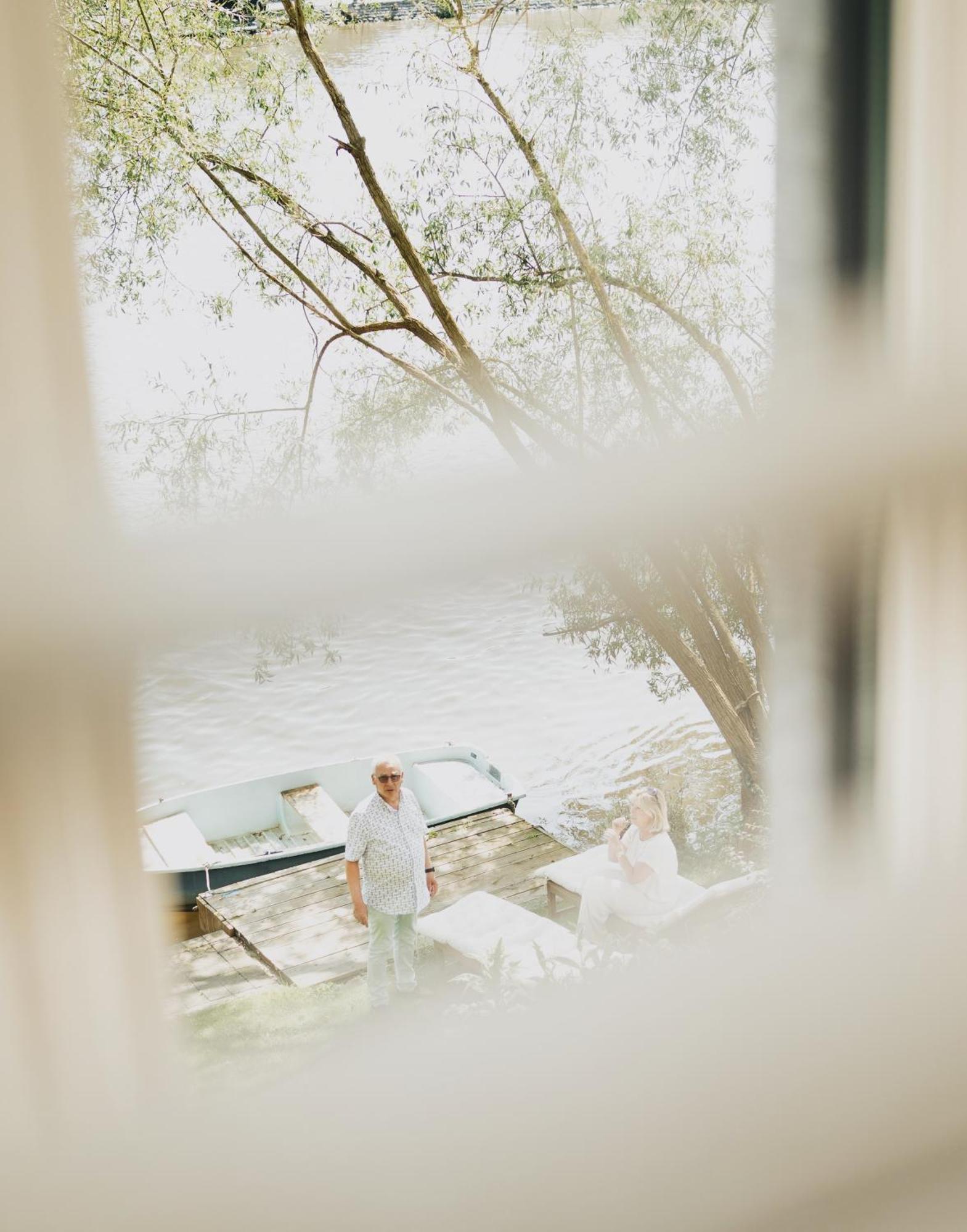Villa Pieds Dans L'Eau Private Wellness Bordure De Meuse Lustin Esterno foto