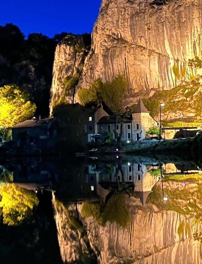 Villa Pieds Dans L'Eau Private Wellness Bordure De Meuse Lustin Esterno foto